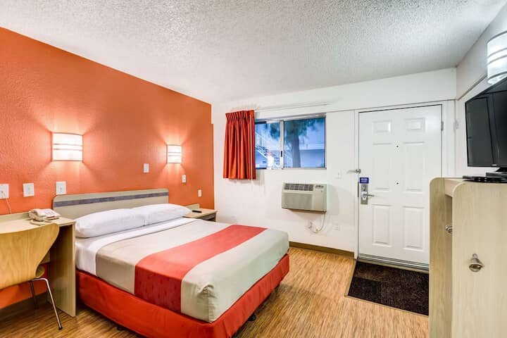 Room 3 of 21