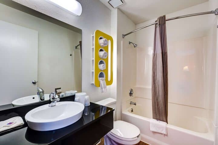Room 10 of 21